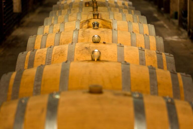 Cave et barriques du domaine